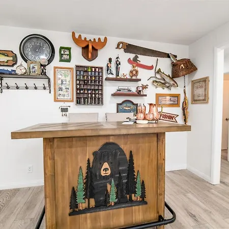 Nunu'S Cabin - Beautiful Cabin, Close To Ski Resorts And Town, Hot Tub And Board Games!-2